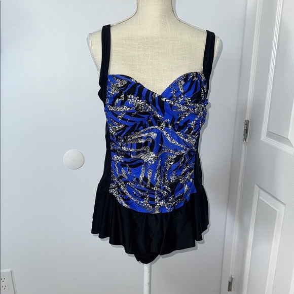 Delta Burke Other - Blue and Black Ruched Swimsuit
